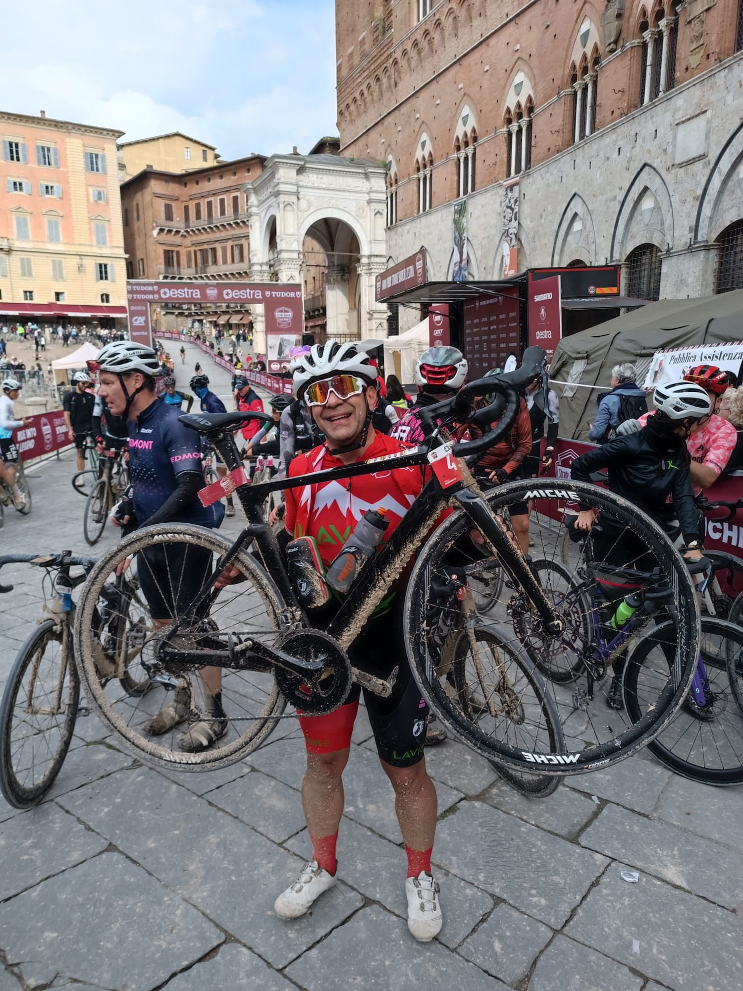 All'arrivo: altro che polvere, fango ovunque!